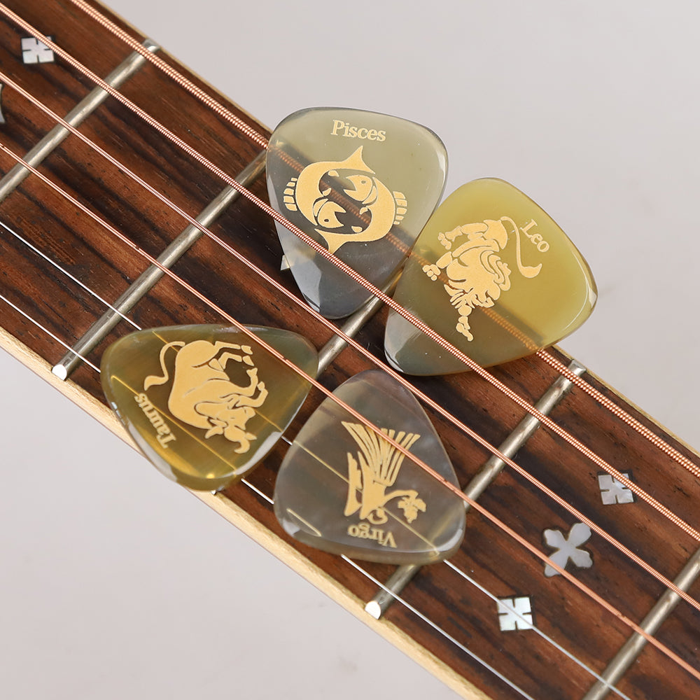 Timber tones ティンバー トーンズ ZODIAC TONESシリーズ ZDT-◯◯-1 半透明のバッファローホーン ギターピック 1枚入り