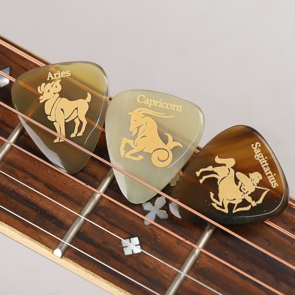 Timber tones ティンバー トーンズ ZODIAC TONESシリーズ ZDT-◯◯-1 半透明のバッファローホーン ギターピック 1枚入り