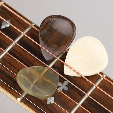 Timber tonesティンバートーンズ GROOVE TONES MINIシリーズ ミディアムティアドロップ型先端ギターピック 凹面滑り止め イギリス製 1枚入り