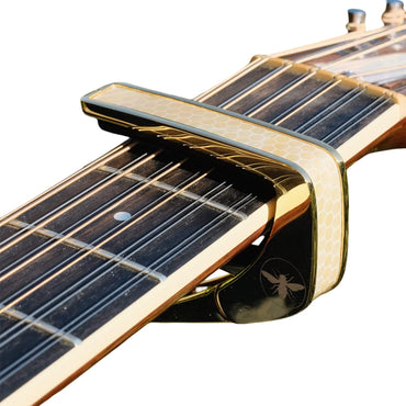Thalia Capos ギター用カポタスト Black Chrome Vintage Pearl Save the BeesTH-CB202-05