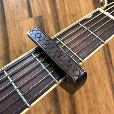 Thalia Capos ギターカポタスト Black Chrome Black Dragon Scales TH-CB202-02【並行輸入】