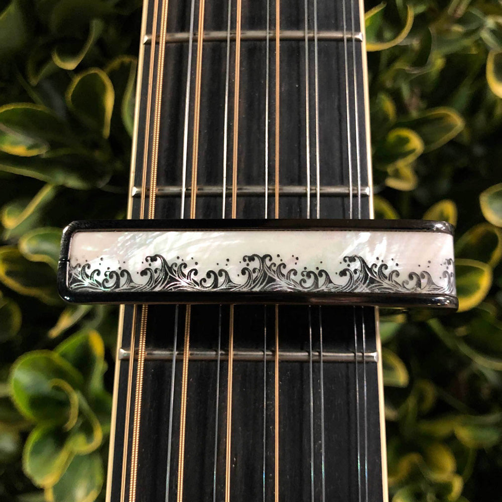 Thalia Capos ギターカポタスト Black Chrome White Pearl Waves TH-CB201-01