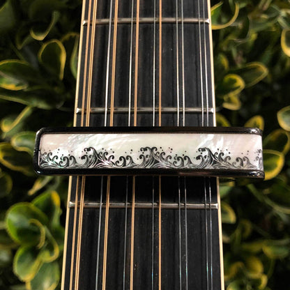 Thalia Capos ギターカポタスト Black Chrome White Pearl Waves TH-CB201-01