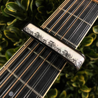 Thalia Capos ギターカポタスト Black Chrome White Pearl Waves TH-CB201-01