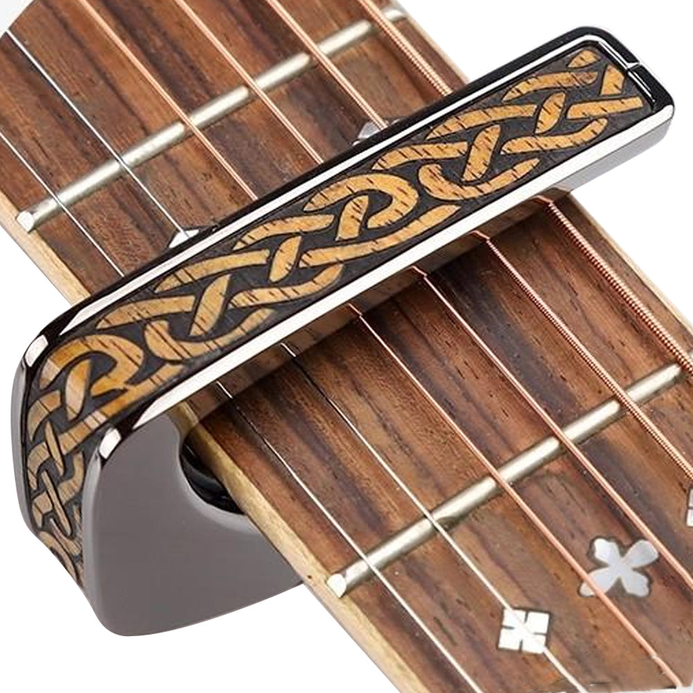 Thalia Capos ギターカポタスト Black Chrome Hawaiian Koa Celtic Knot  TH-CB201-03